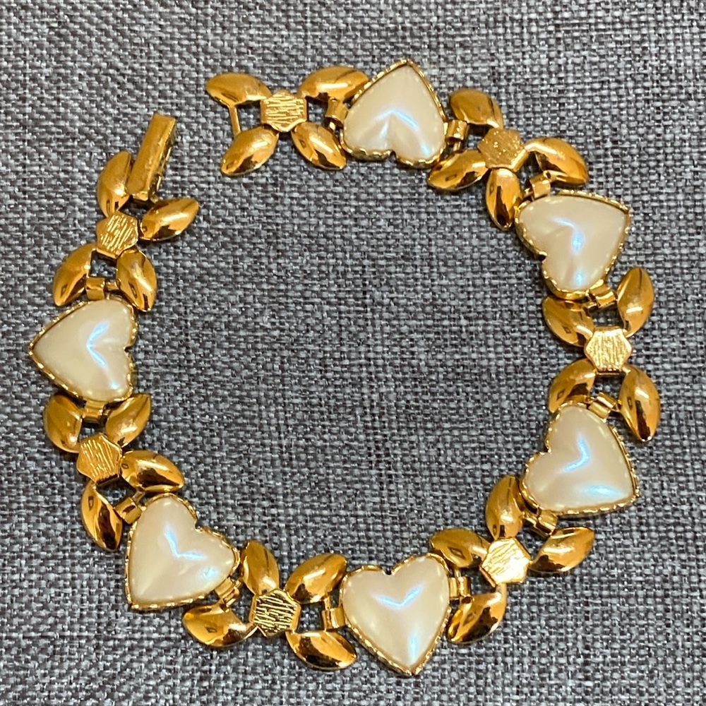 Gold-tone Pearly Hearts Bracelet (7”)